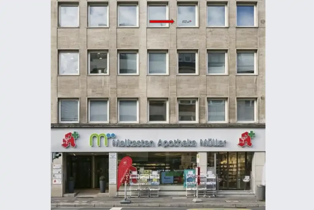 Kontorsbyggnad i Düsseldorf där ACG Pulse har sitt Tysklands kontor. På nedervåningen på byggnaden är det ett apotek Malkasten Apotheke Müller.